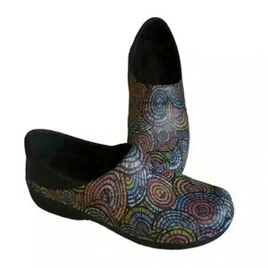 Crocs Triple Comfort‎ Tie Dye Clog, Nurse Clog Size W9